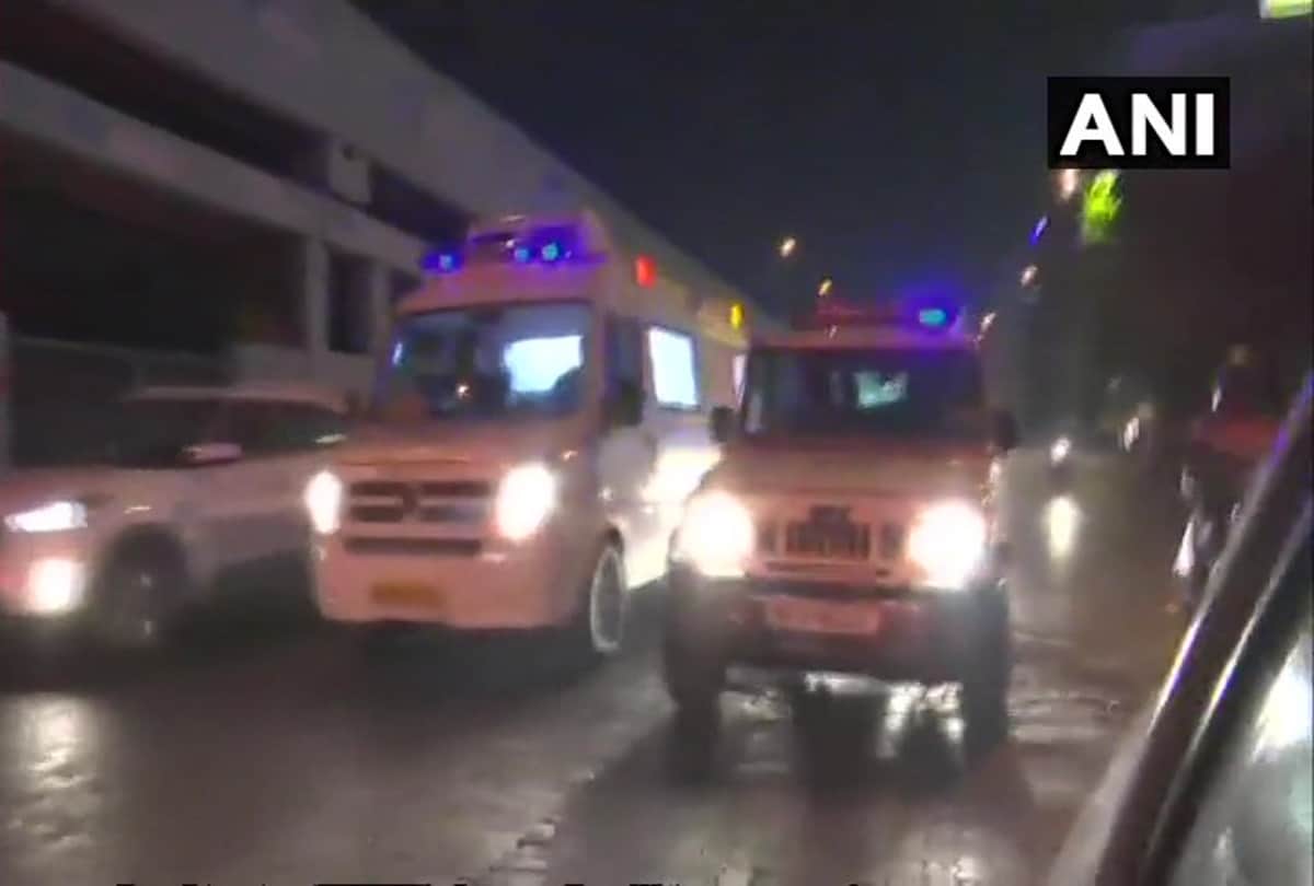 hundreds of fans ran to catch one last glimpse of sridevi 