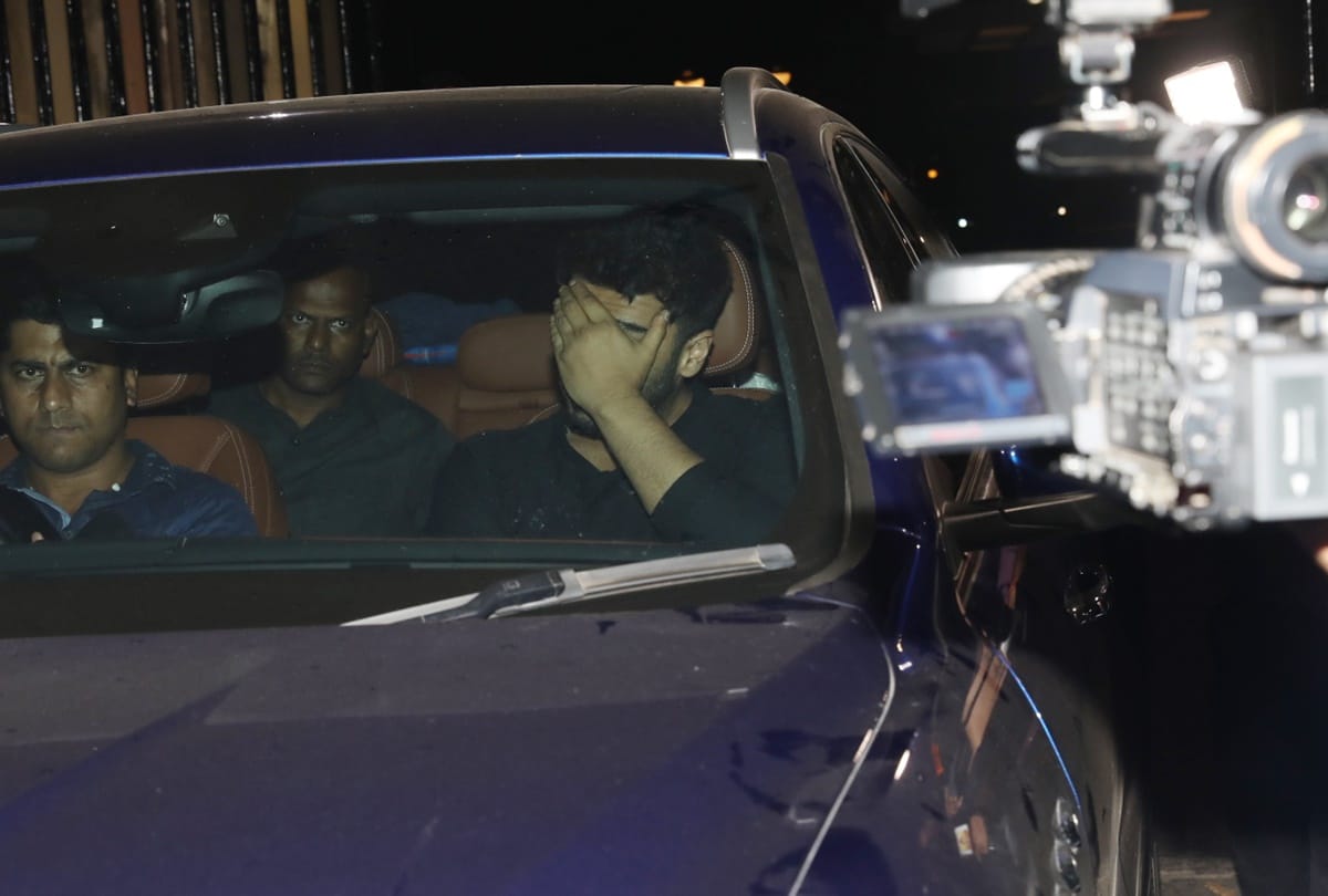 last night sridevi dead body reached mumbai know how to react arjun kapoor and jhanvi