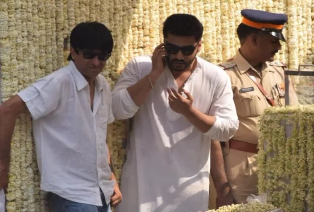 arjun jhanvi and khusi kapoor along with sridevi in her last journey