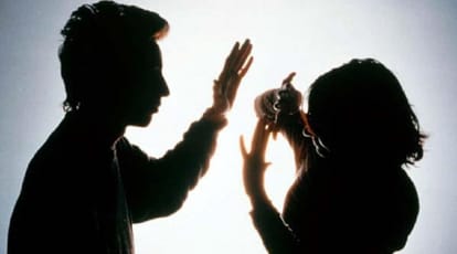 Beating woman by making hostage, beat relatives by youth