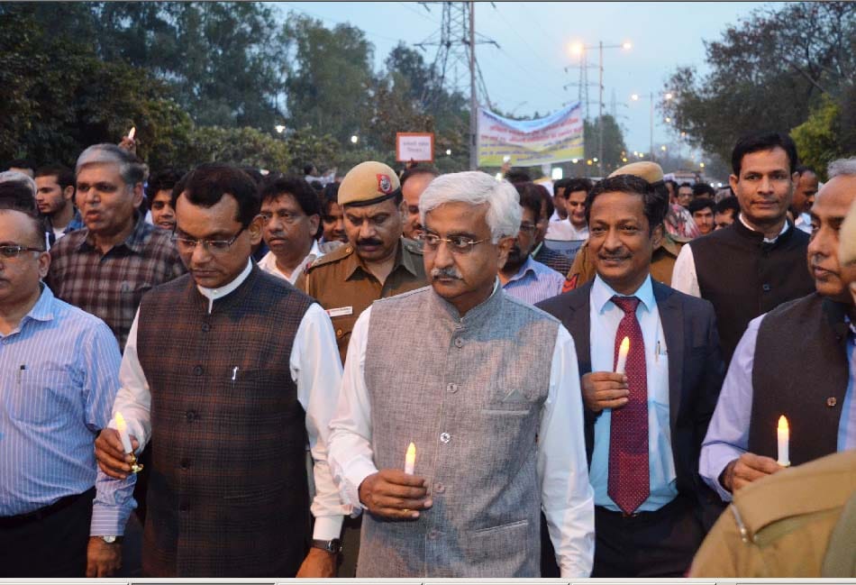 Delhi Chief Secretary  marched with candle in protest