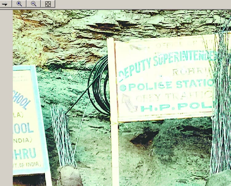 पंजीकृत नर्सरी के दस्तावेज दिखाकर ठगे जा रहे बागवान