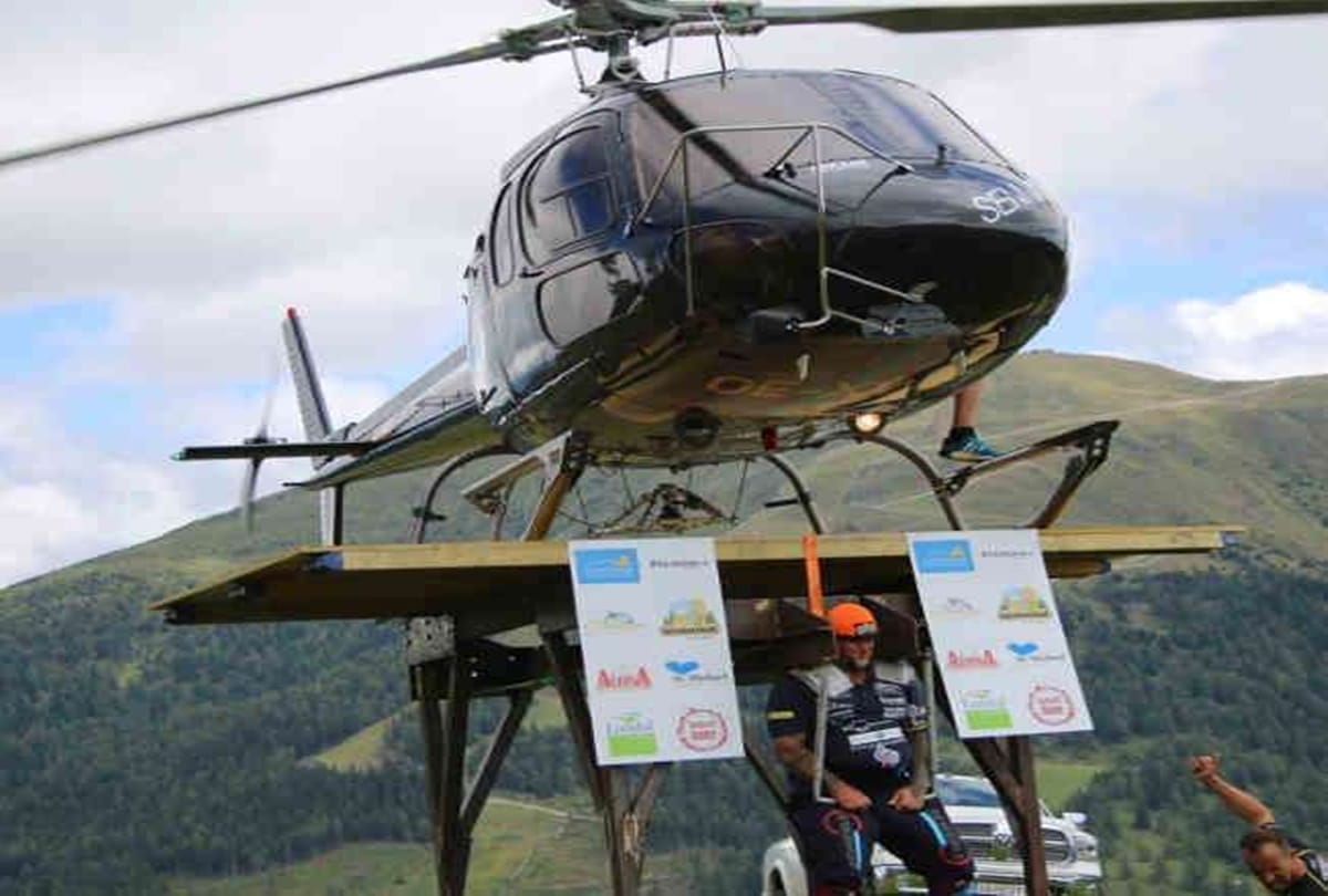 worlds most powerful man who can lift a helicopter on his own shoulders