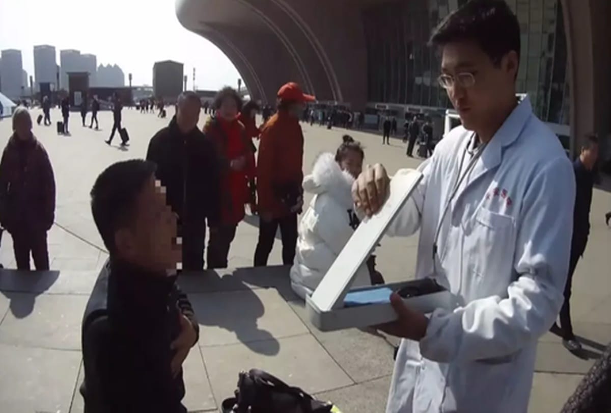 Man Throwing note during heart attack to attract people