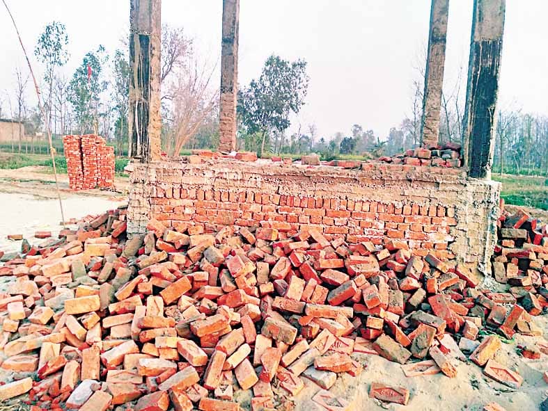 demolish the wall of dharmstathal in gaddikhara