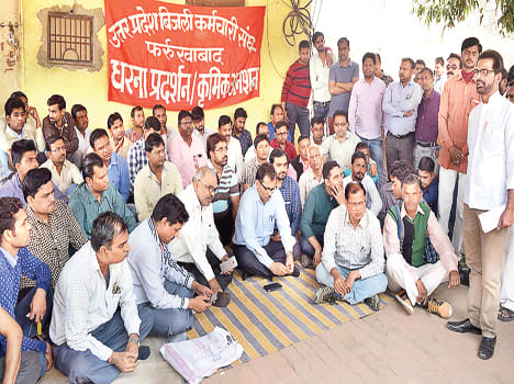 Businessmen protest against merchants