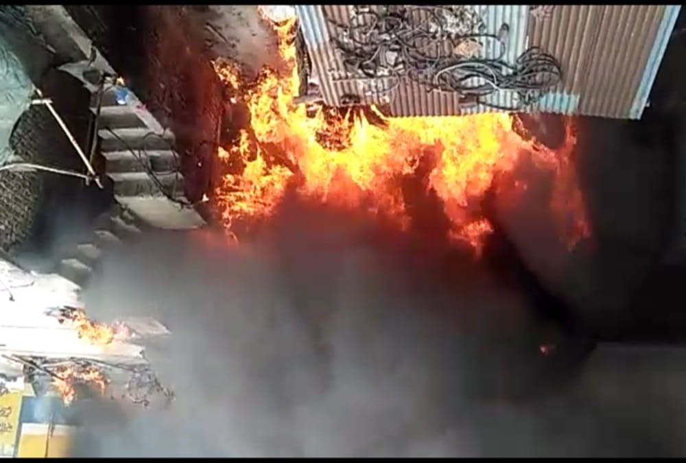 Fire in cotton factory in dehradun vikasnagar
