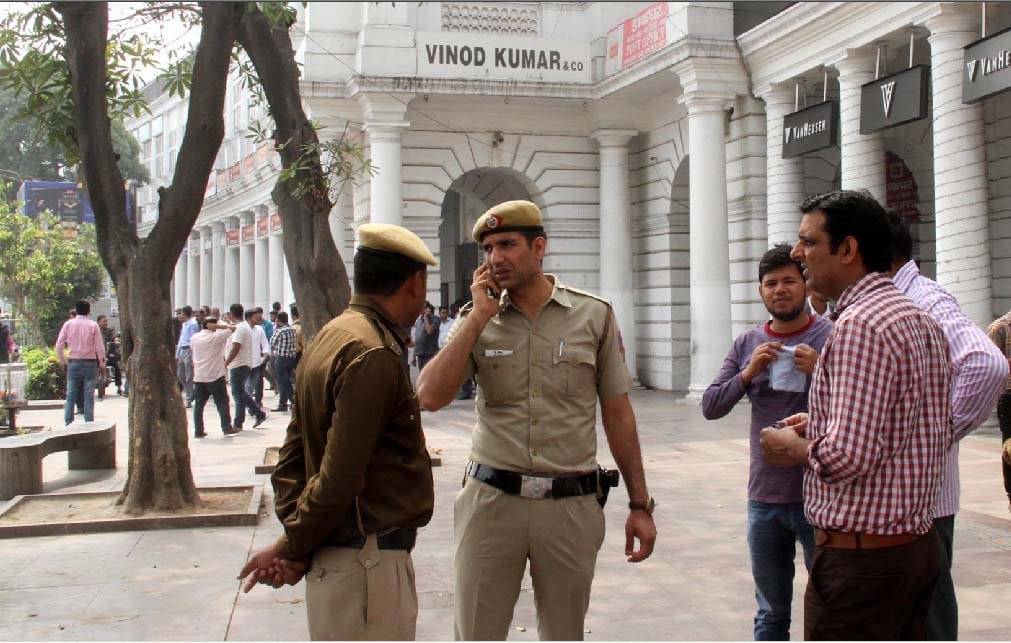 a businessman injured with bullet fired by robbers at connought place 