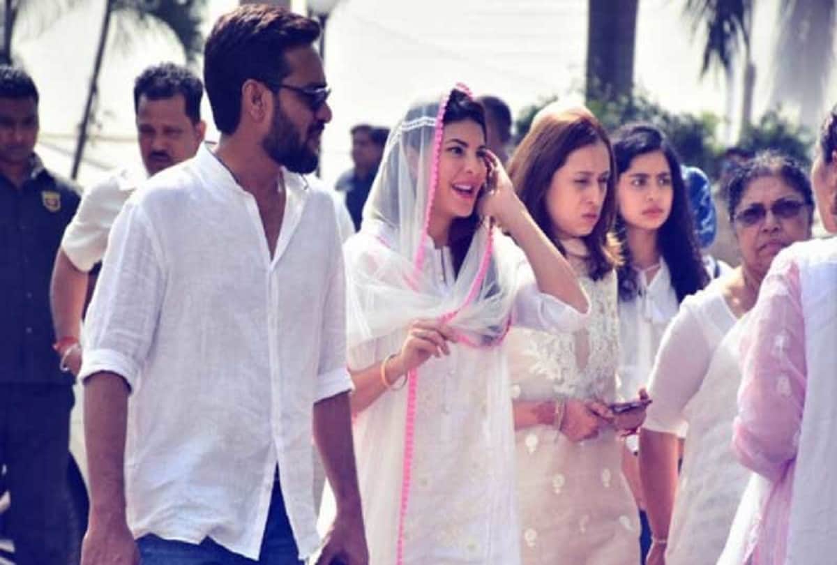 actress jacqueline fernandez smile at sridevi prayer meet and trolled