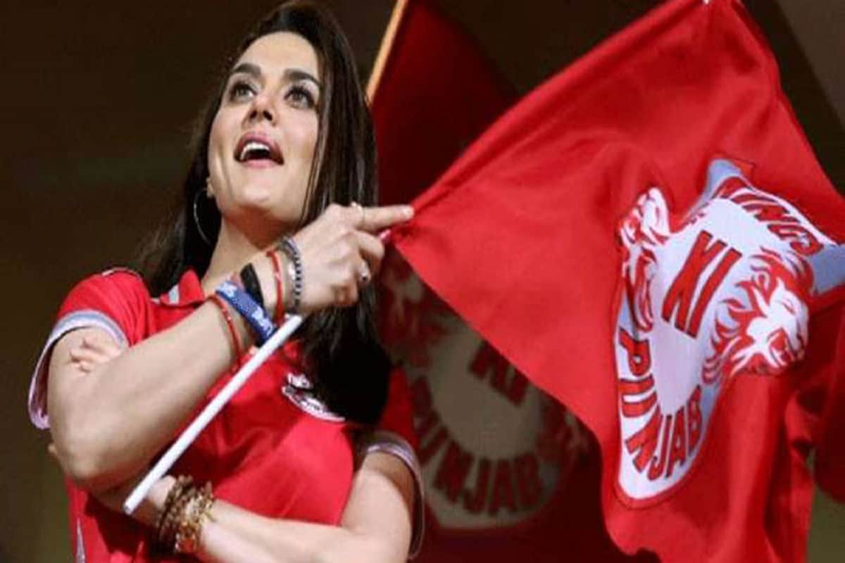 ipl11, Preity Zinta in Mohali Stadium with kings XI punjab team