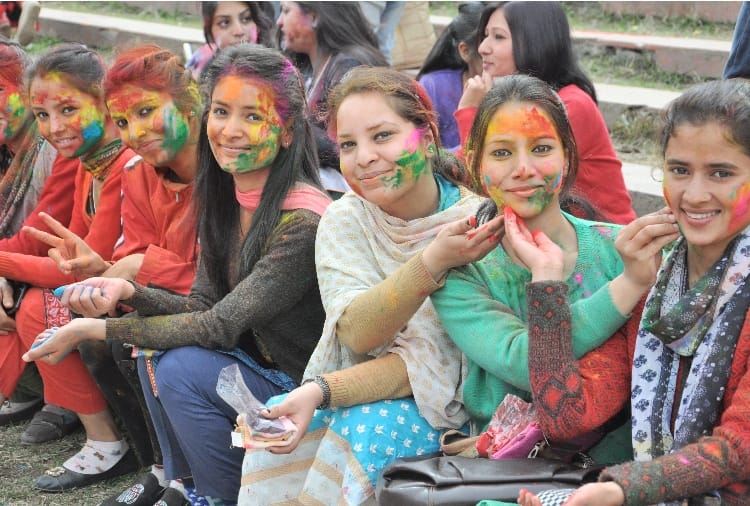 Holi celebrations in kullu himachal pradesh