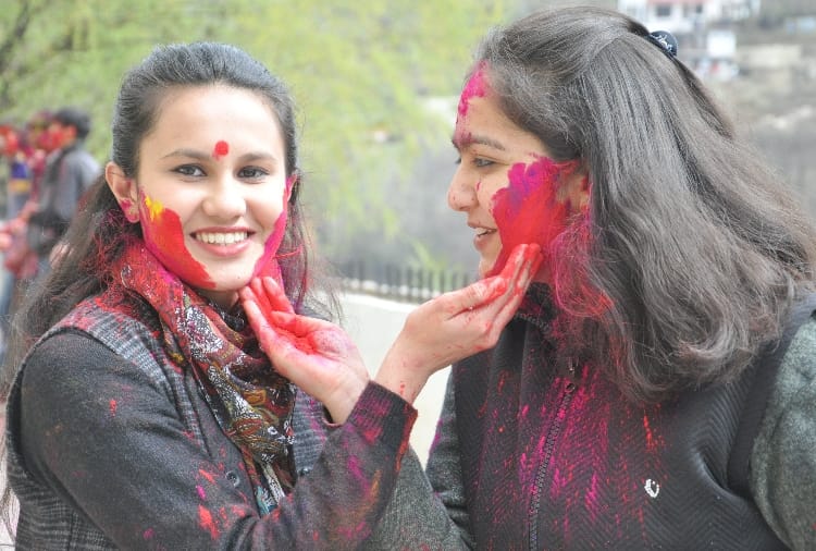 Holi celebrations in kullu himachal pradesh