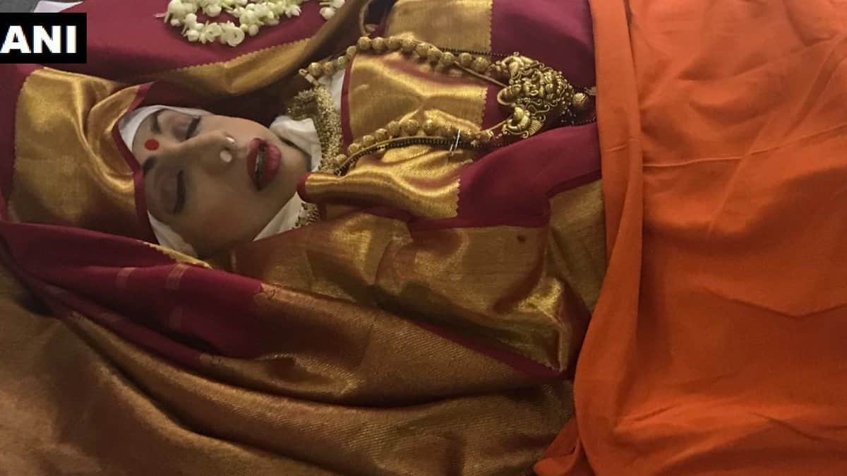 Sridevi daughter Janhvi Kapoor Khushi Kapoor remembering her late mother on her death anniversary