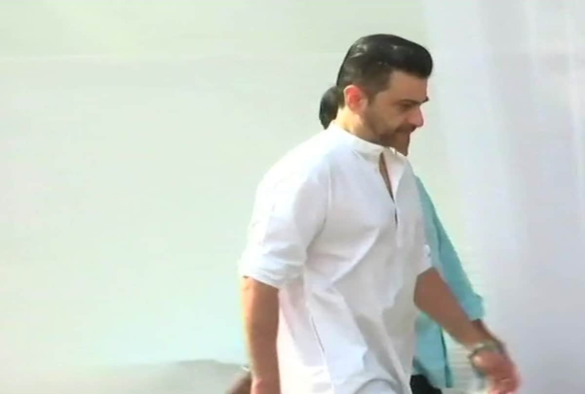 last night sridevi dead body reached mumbai know how to react arjun kapoor and jhanvi