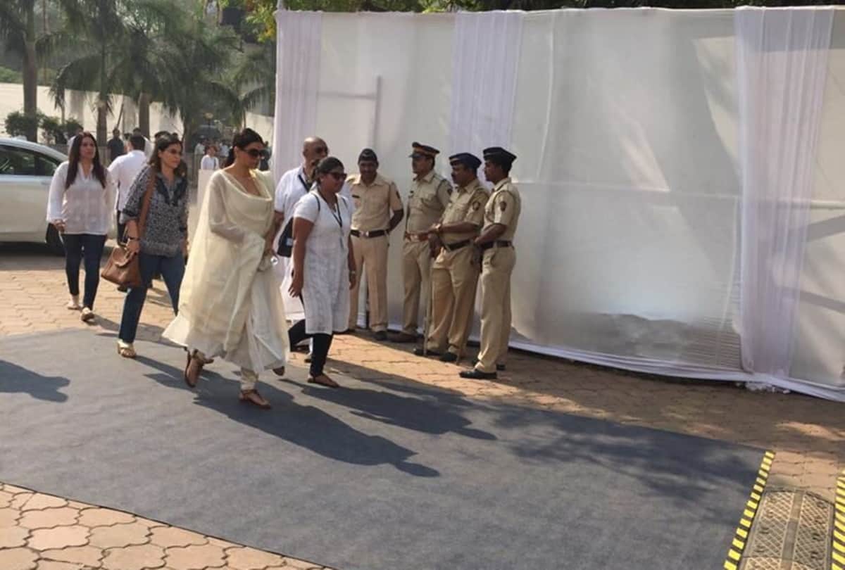 last night sridevi dead body reached mumbai know how to react arjun kapoor and jhanvi