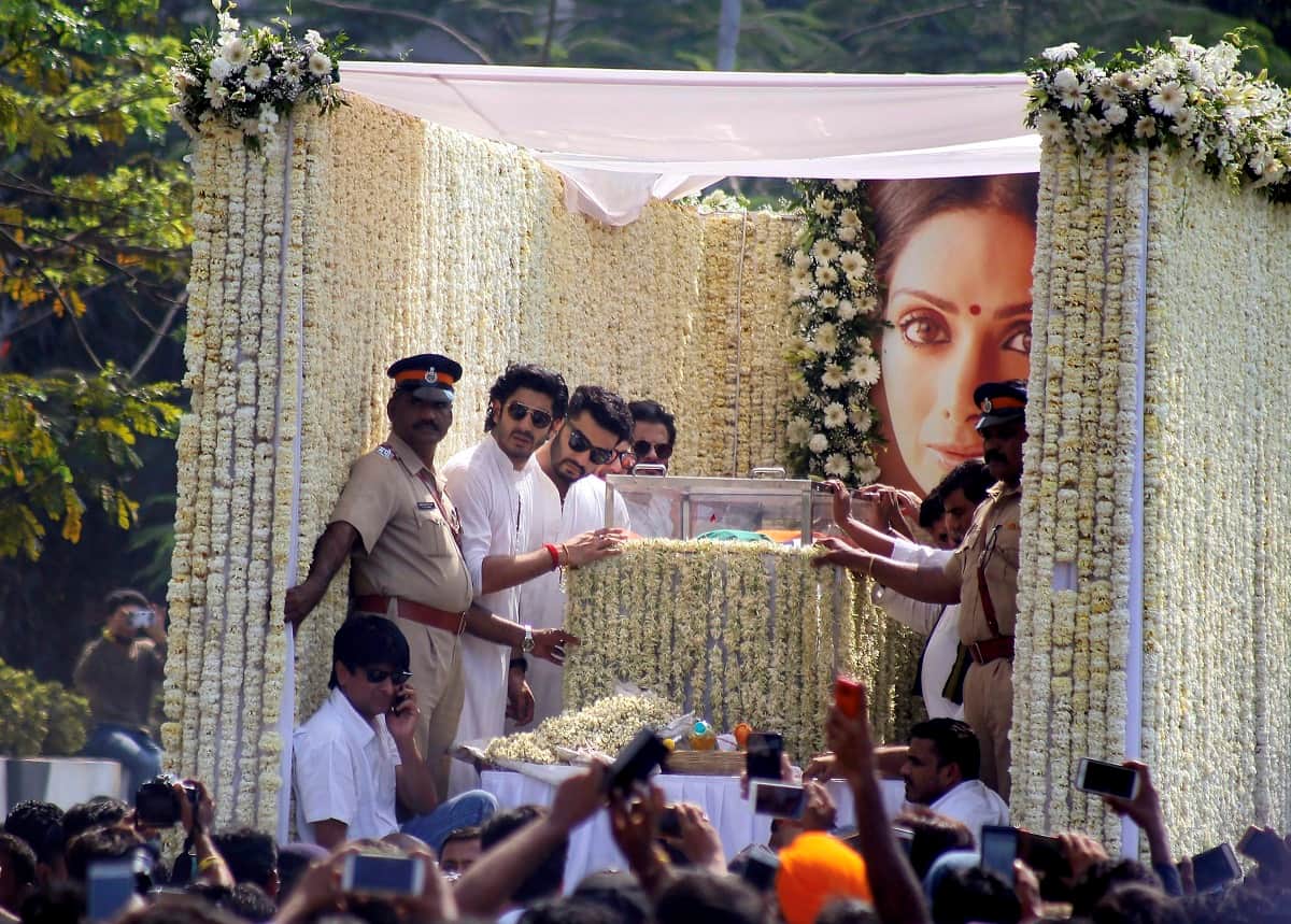 Arjun Kapoor participates in last rites of step mother Sridevi, carries bier on shoulder