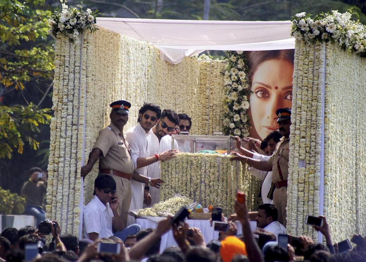 Taarak Mehta Nattu Kaka to sridevi celebs who wore makeup in their last rite