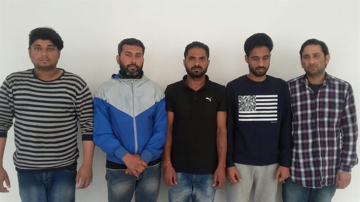 Large smuggler gang caught, many weapons including state-of-the-art machine gun recovered