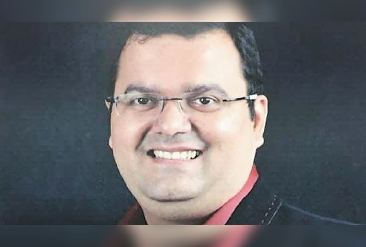 Mumbai based builder shoot himself in car after his name involved in irrigation scam
