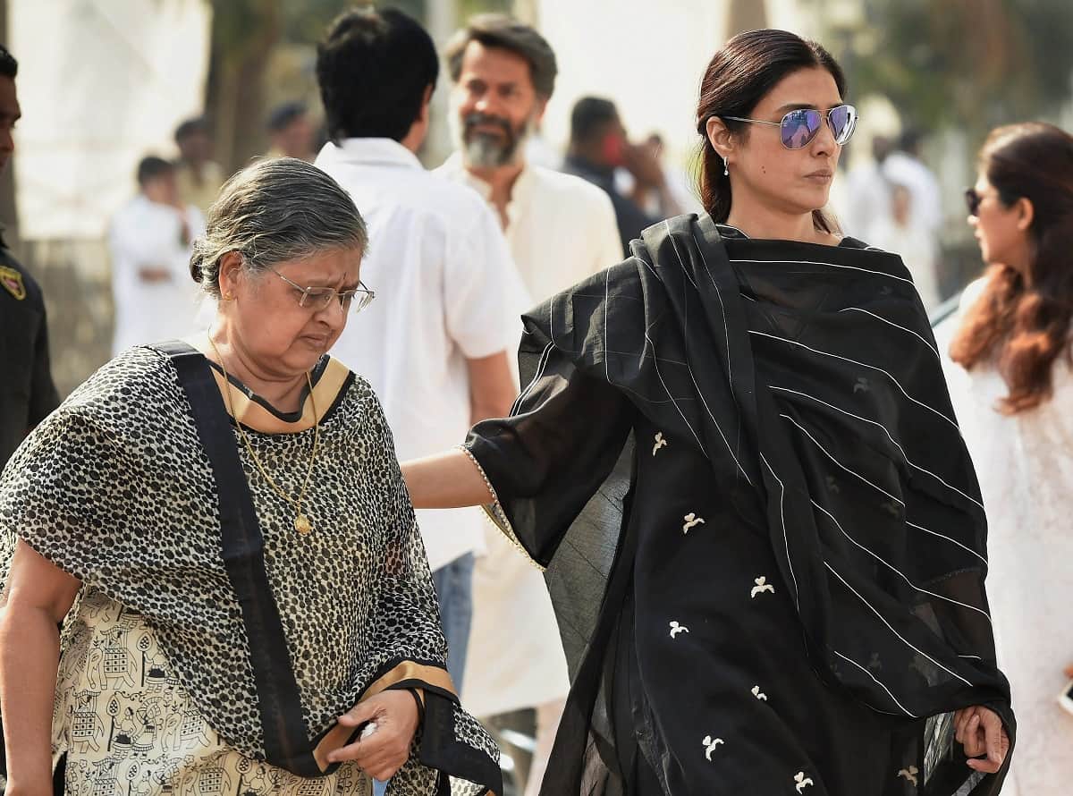 Bollywood actress Tabu harassed by fan at Jodhpur airport 