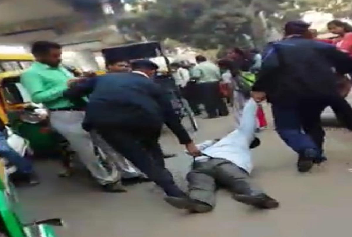 Police brutally beaten a young man in delhi