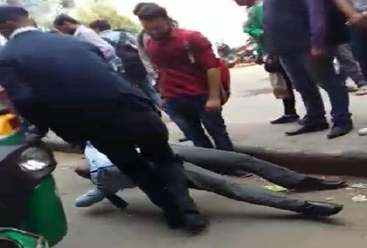 Police brutally beaten a young man in delhi
