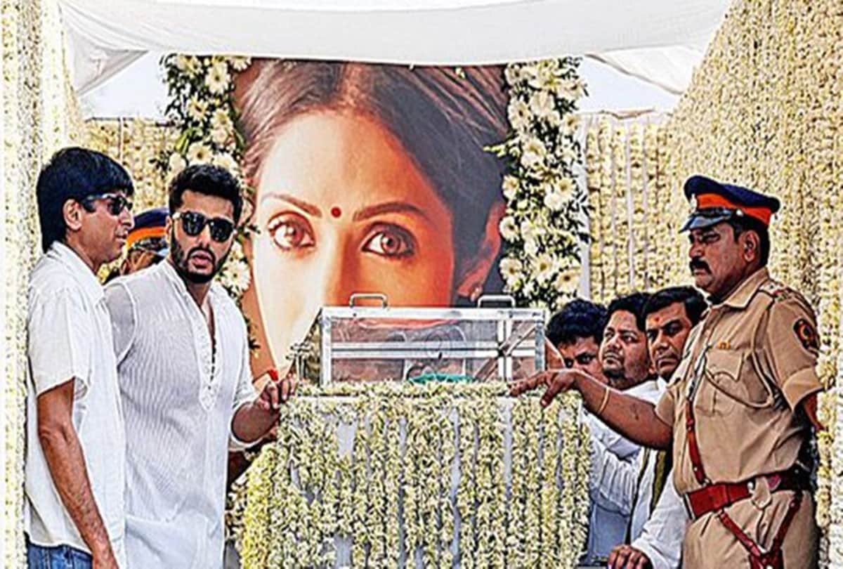 arjun kapoor very protective to his sisters janhvi and khushi after sridevi death