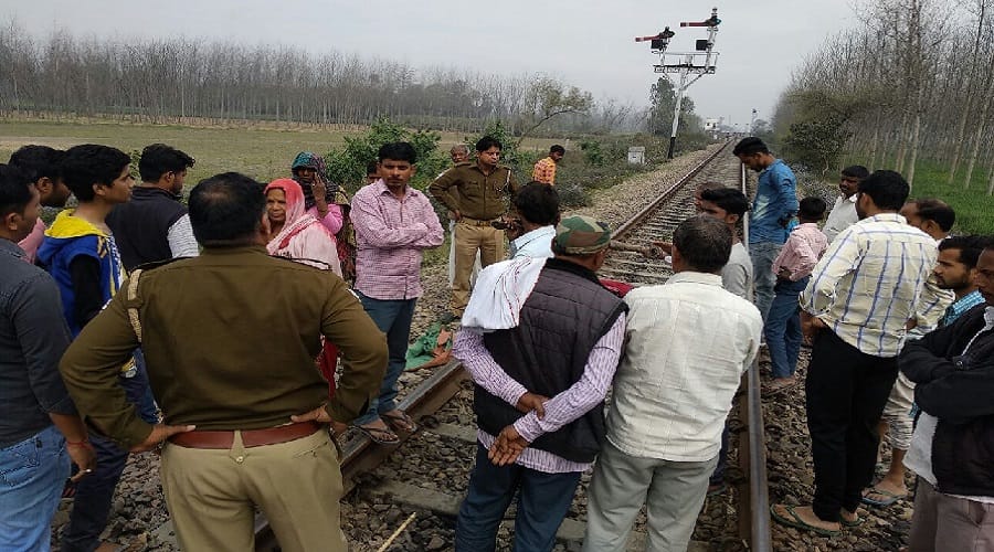 up: Woman jumped ahead of train with son, death of two