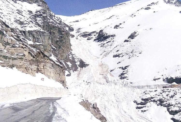 fresh snowfall and rainfall  recorded in himachal
