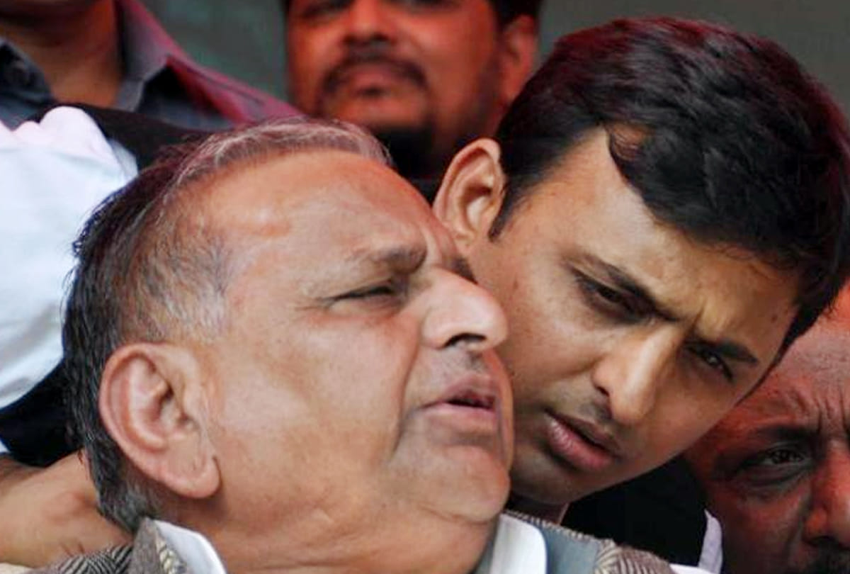 yadav family in saifai for holi festival