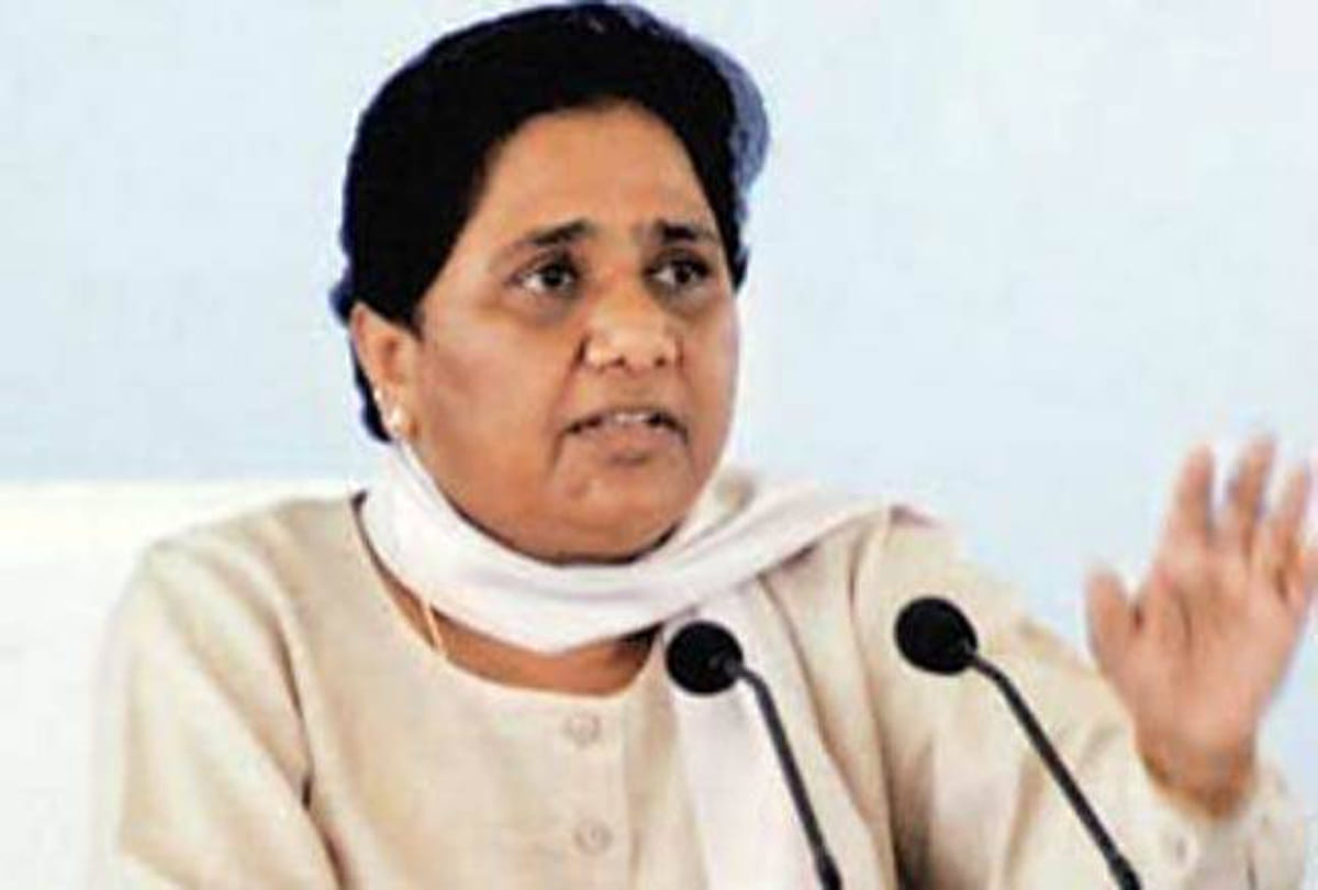 mayawati pays electricity bill.