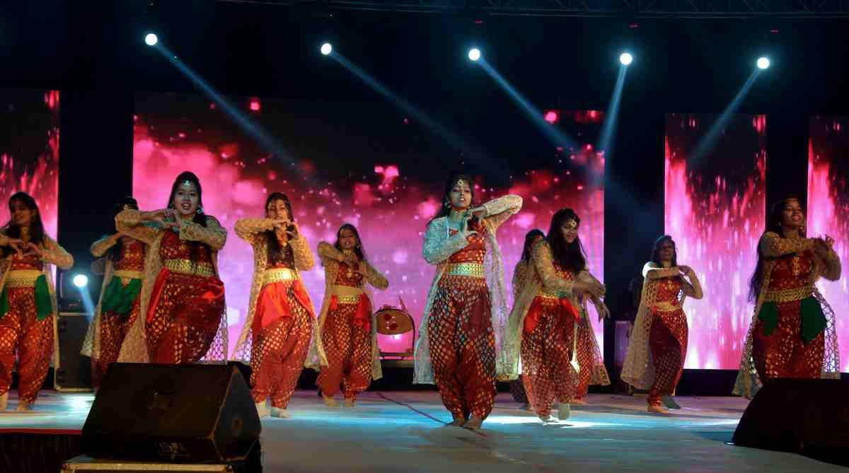 मनमोहक प्रस्तुति से बिखेरी इंद्रधनुषी  छटा