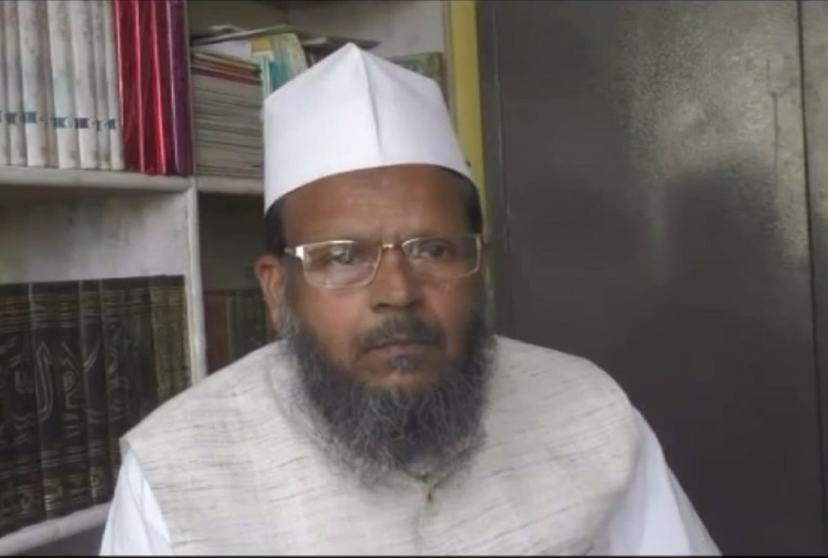 Maulana Abdul Latif attacked on UP Shia Wakf Board chairman Wasim Rizvi