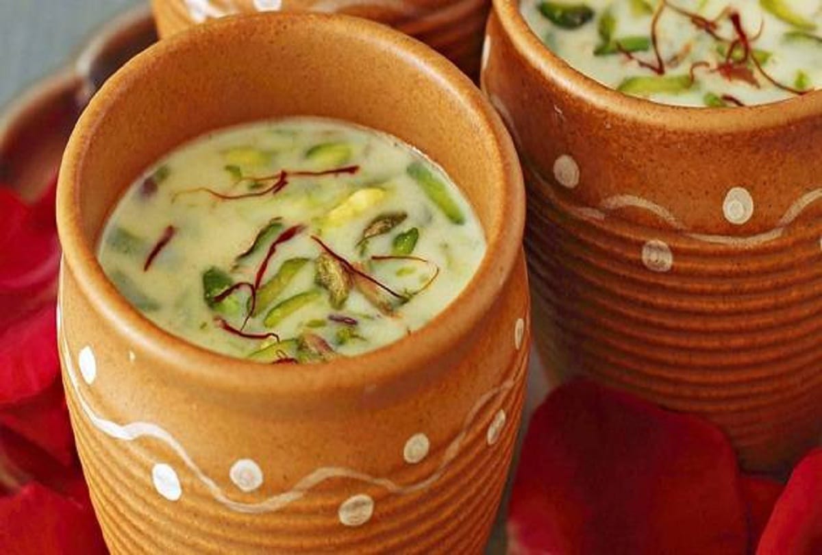 Holi 2018 special traditional holi food recipe of Thandai Rabdi