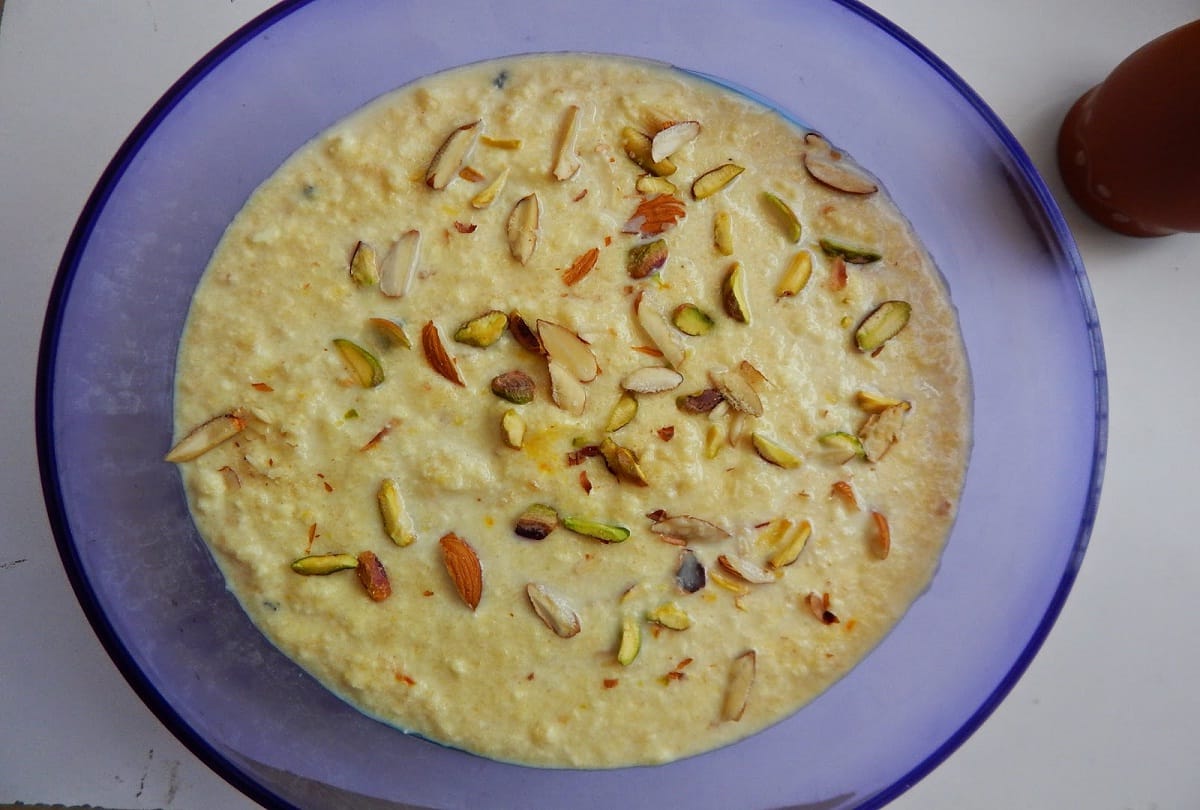 Holi 2018 special traditional holi food recipe of Thandai Rabdi