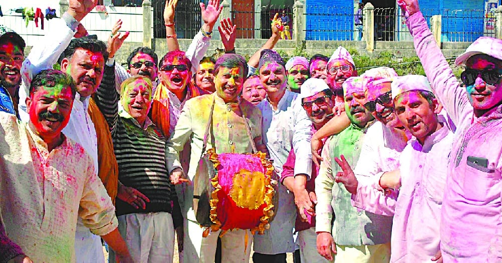 Jhankaro, Jhankaro ... but Finance Minister Prakash Pant