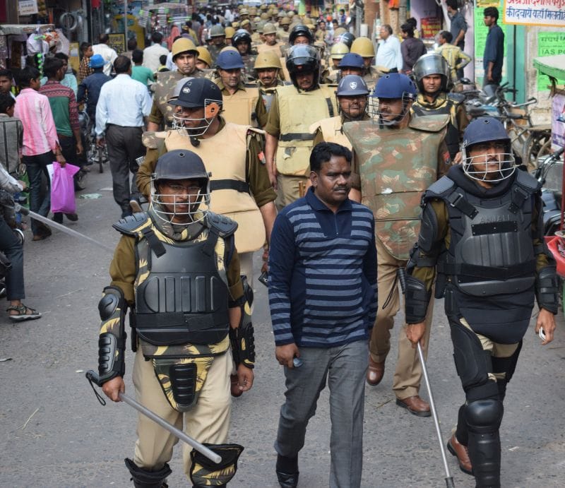 होली पर चौकसी, किया गया फ्लैग मार्च