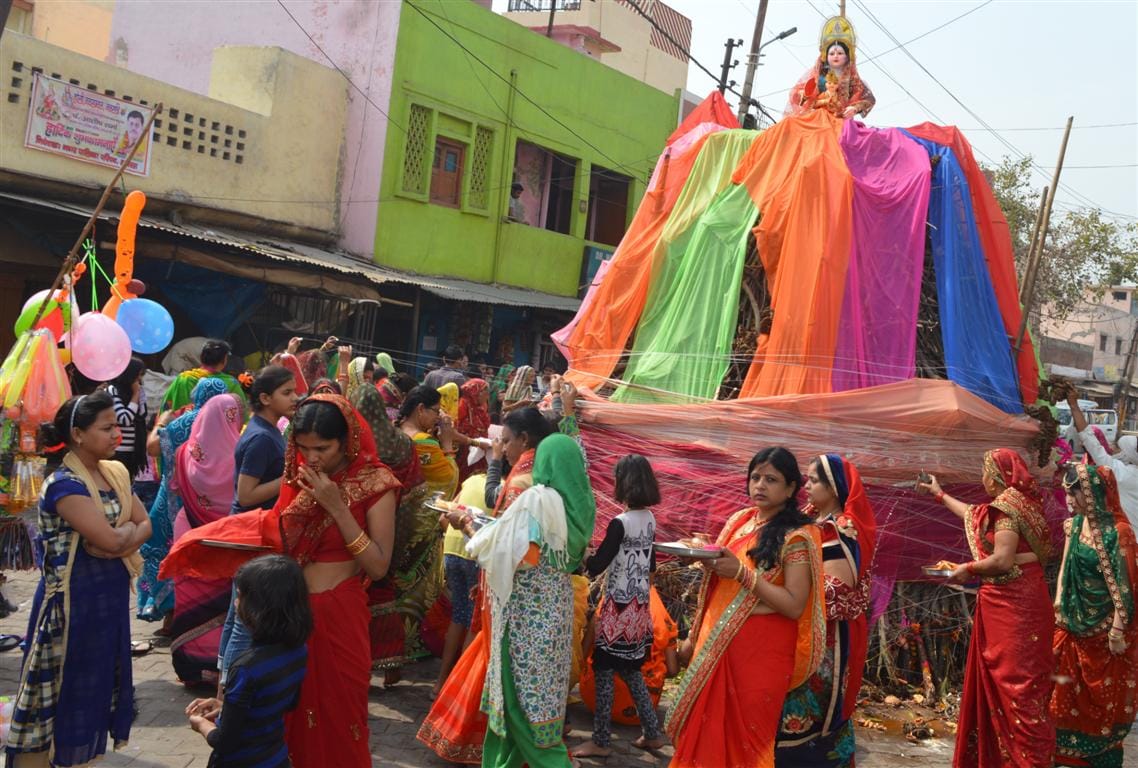  A lot blow up the city, Holi's funeral city