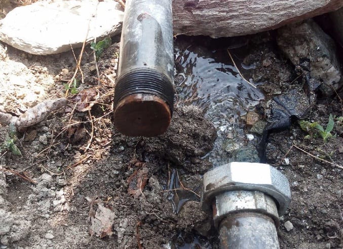 Pipeline closed, ten families can not get water