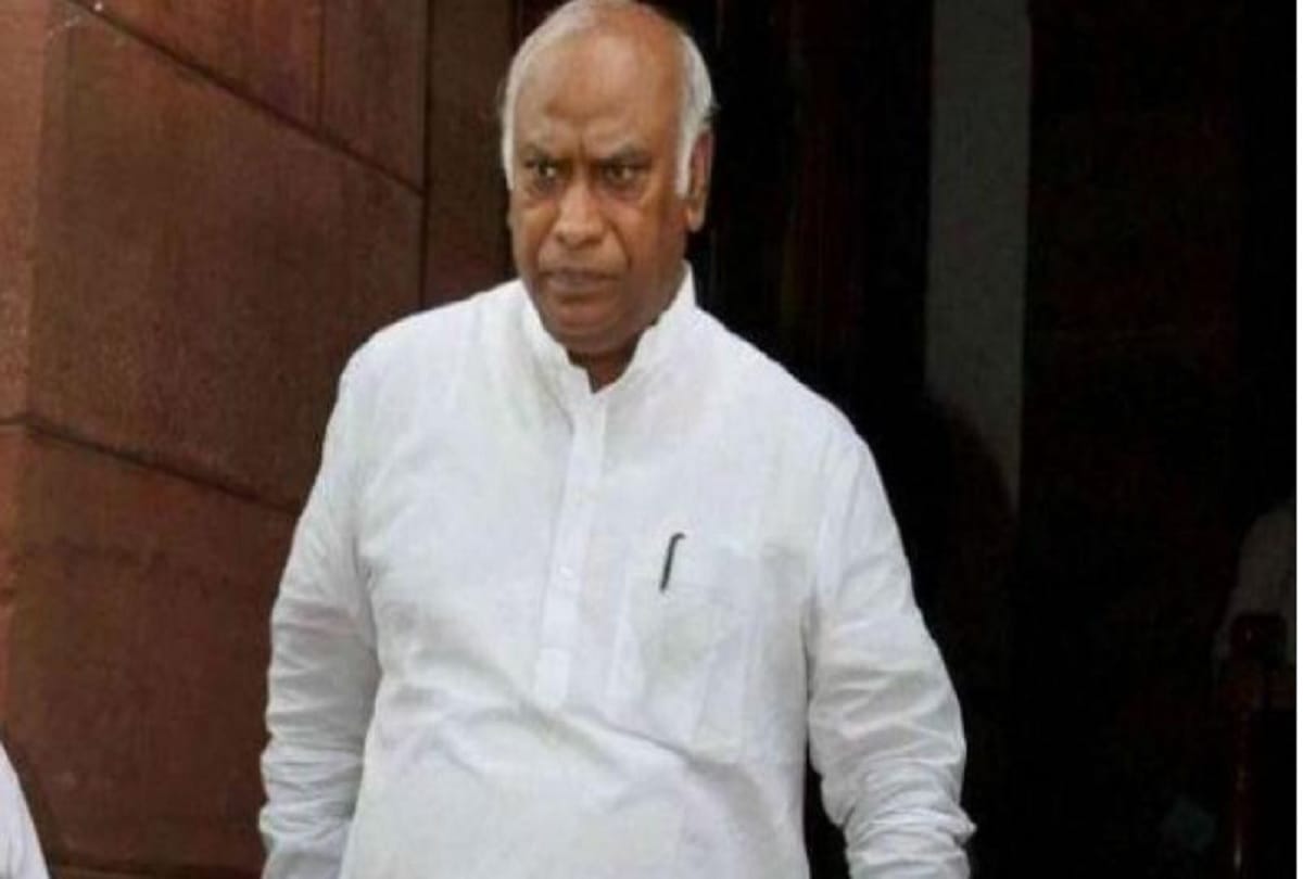 Mallikarjun Kharge Said, Government is Teaching Lesson on democracy to congress 