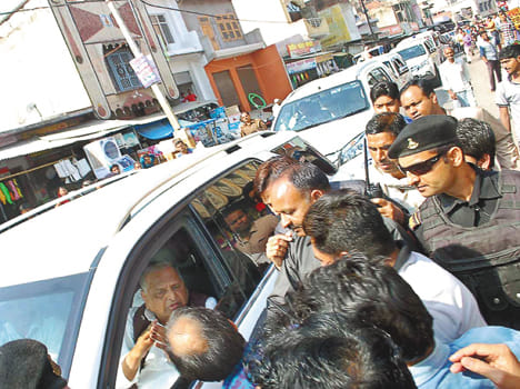 people to meet mulayam singh