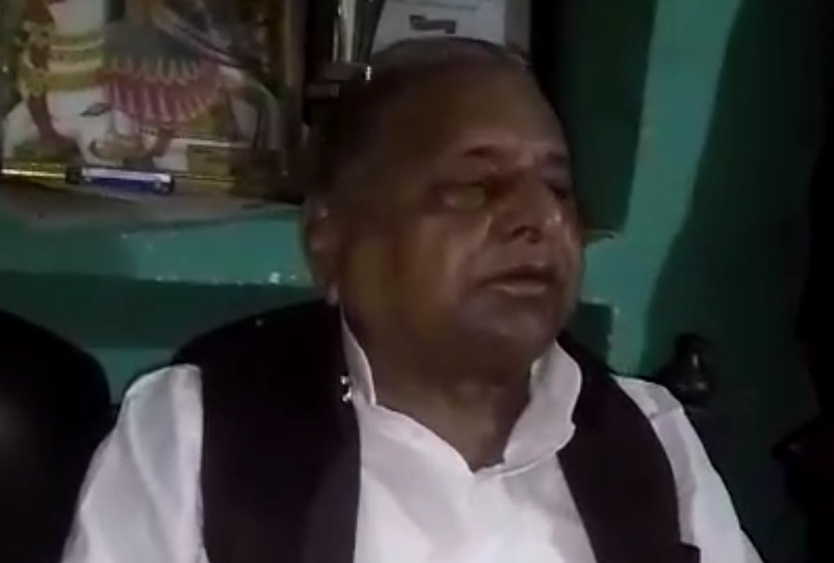 yadav family in saifai for holi festival