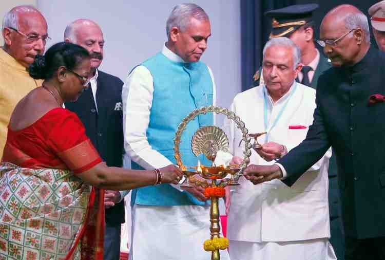 president ramnath kovind praised neerja bhanot, phogat sisters
