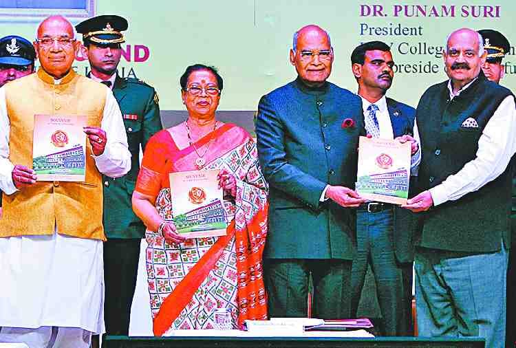 president ramnath kovind praised neerja bhanot, phogat sisters