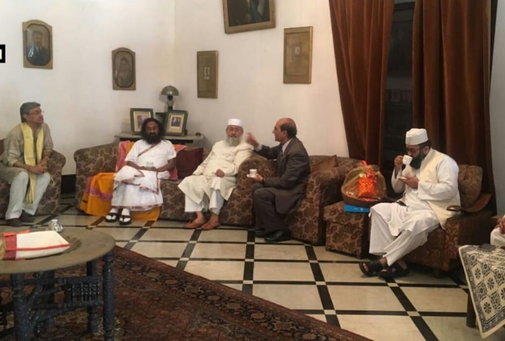 Sri Sri Ravishankar met Maulana Salman Nadvi in Lucknow of uttar pradesh