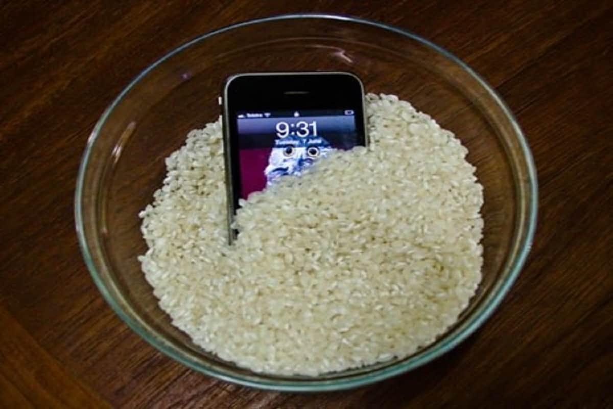 Holi Tips: How to Dry Out Water From Your SmartPhone Do This Work Immediately