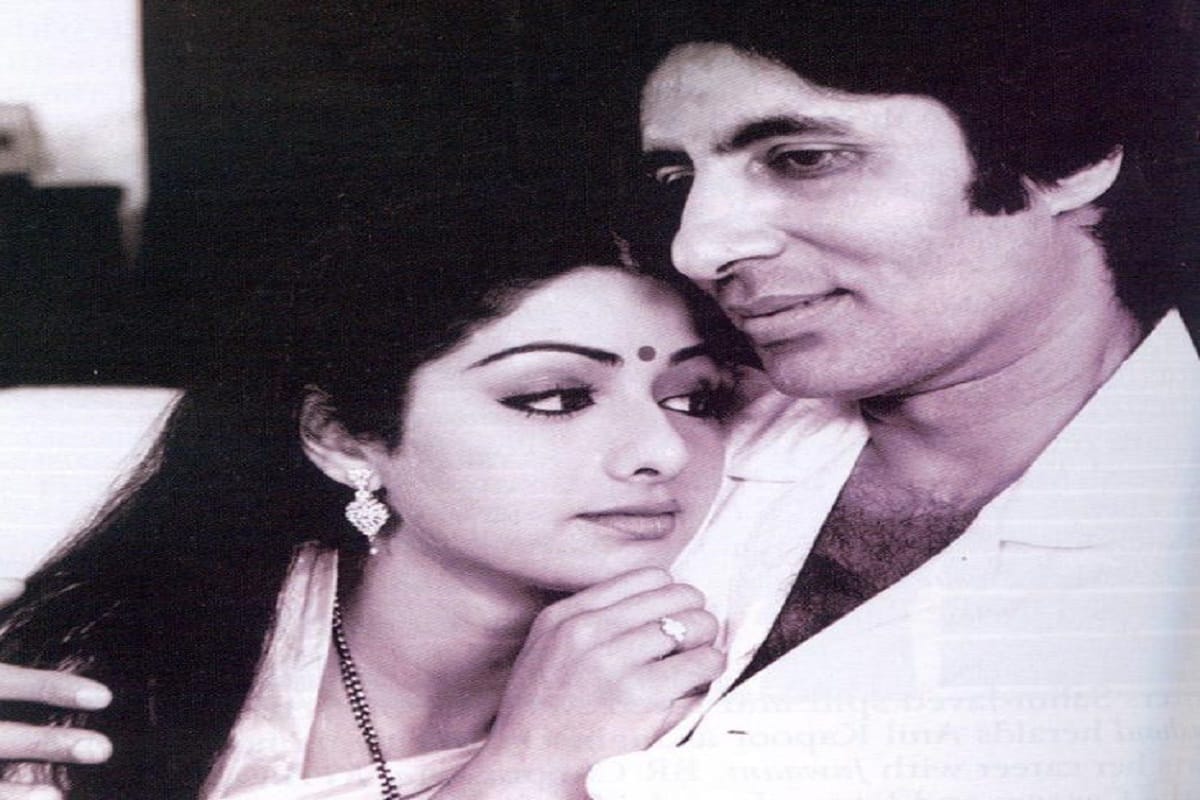 Amitabh Bachchan shares funny picture in robe and asked question, Fans gave reply saying this is rekha ji hand