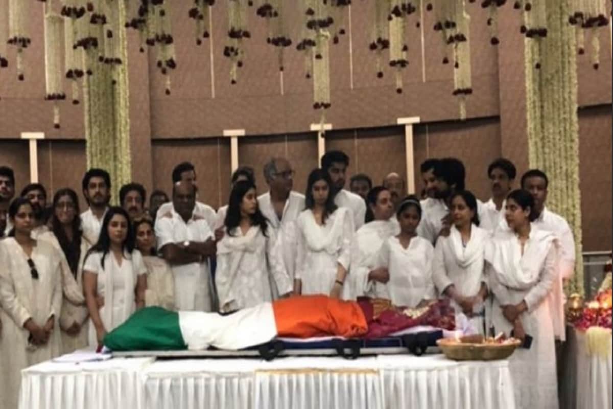 Amitabh bachchan shares poetry on twitter narrated by Javed Akhtar at sridevi funeral