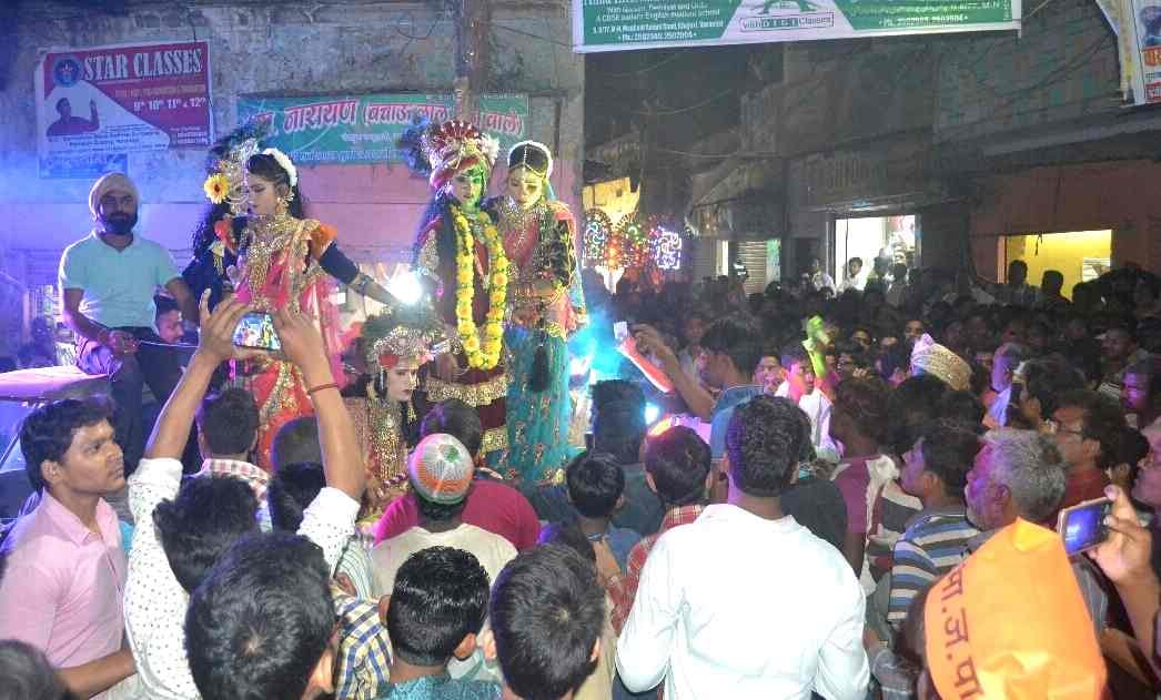 rang banarasiya old tradition holi barat precession in kashi