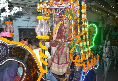 rang banarasiya old tradition holi barat precession in kashi
